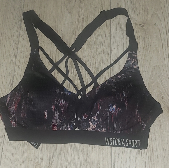 Bras - Picture 2 of 9